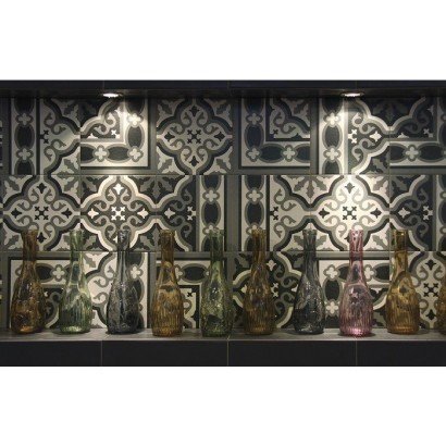 Centro Florentine Black motif central 20x20 (carton de 1 m²)